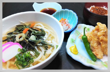 山菜うどんと鶏天定食